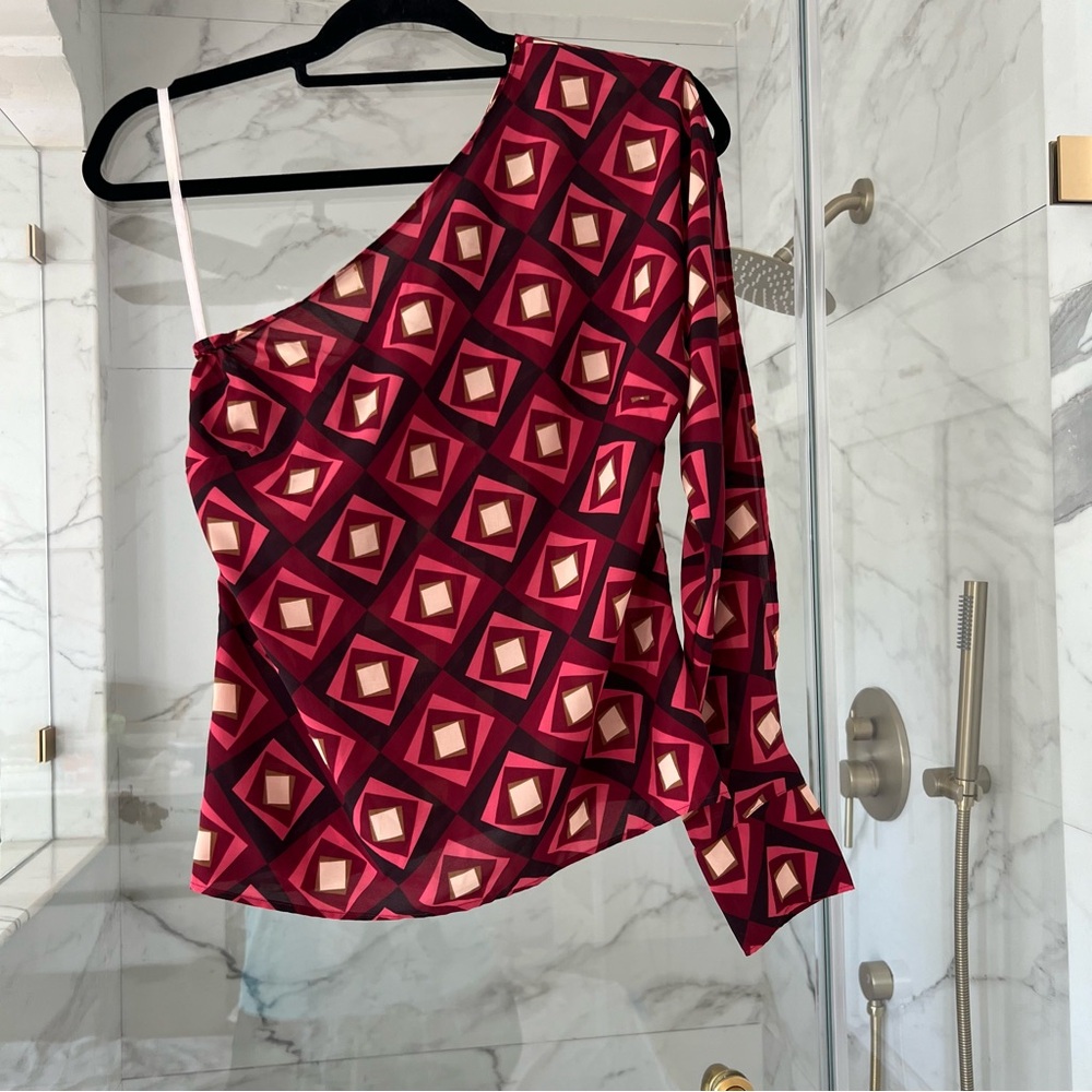 Rue 21 Red and Pink Geometric Top